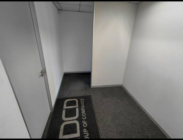 111M² OFFICE TO LET IN FOURWAYS